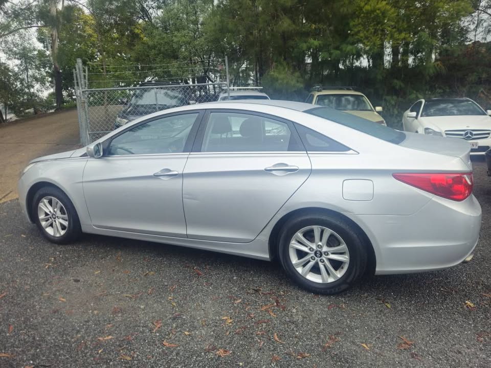 2011 Hyundai i45 active luxurious auto sedan 4.jpg